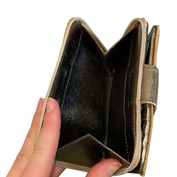 GUCCI Metalic Gold GG compact Wallet - Picture 9 of 11